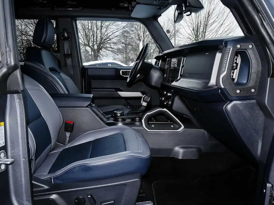 Ford Bronco - Thumbnail 4