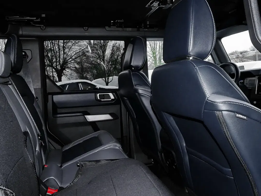 Ford Bronco - Thumbnail 8