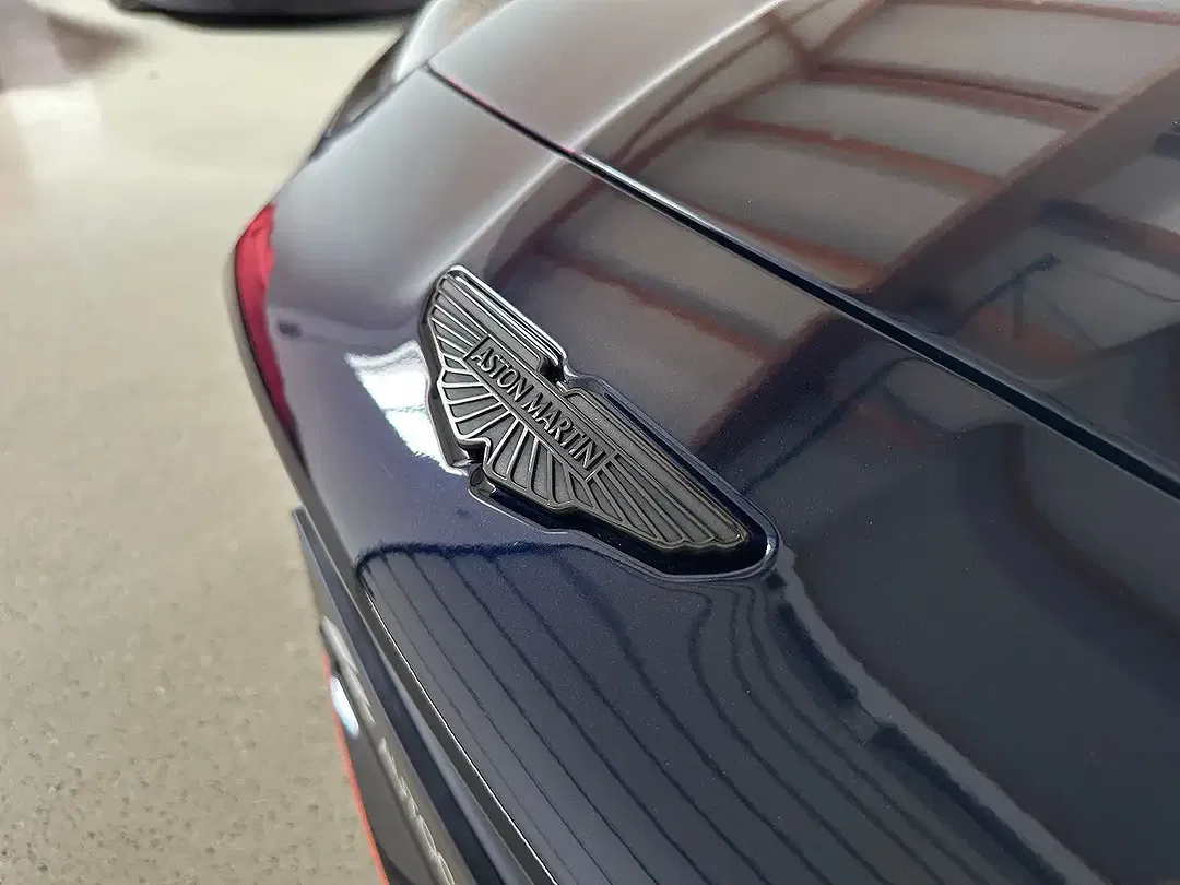 Aston Martin Vanquish Volante - Thumbnail 12