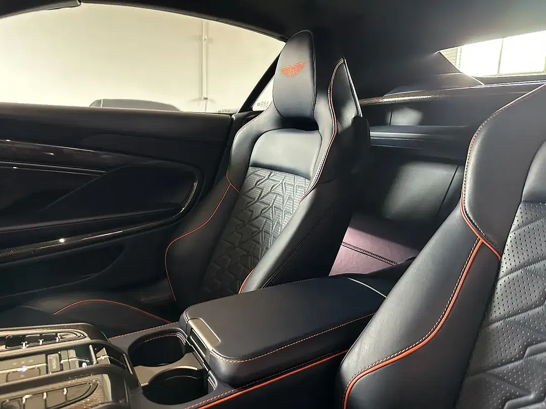 Aston Martin Vanquish Volante - Thumbnail 17