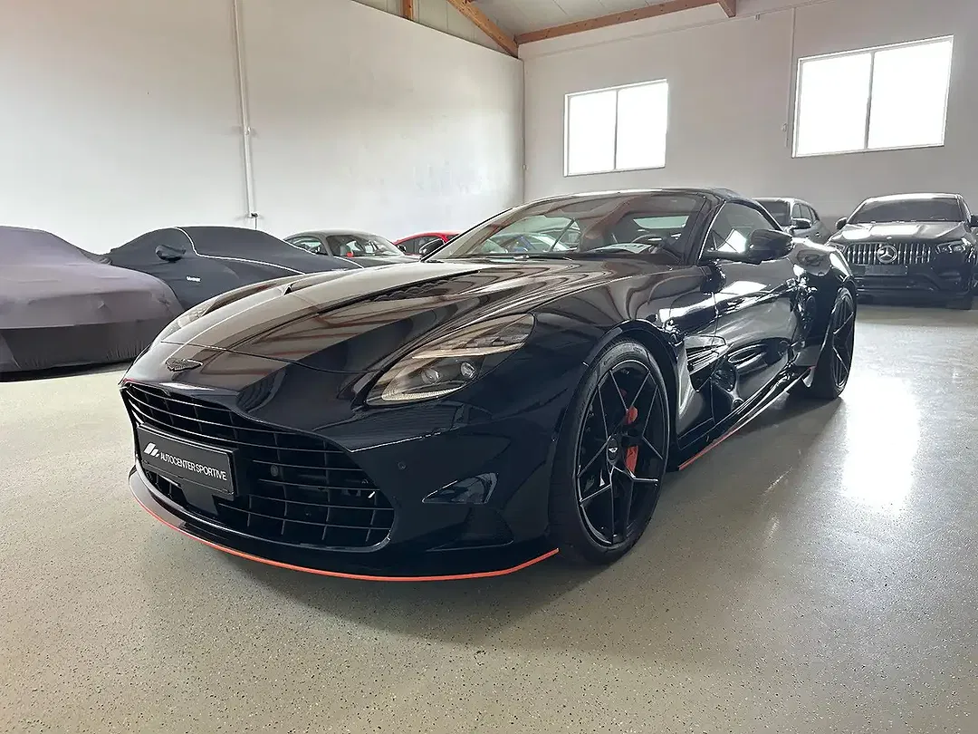 Aston Martin Vanquish Volante - Thumbnail 3