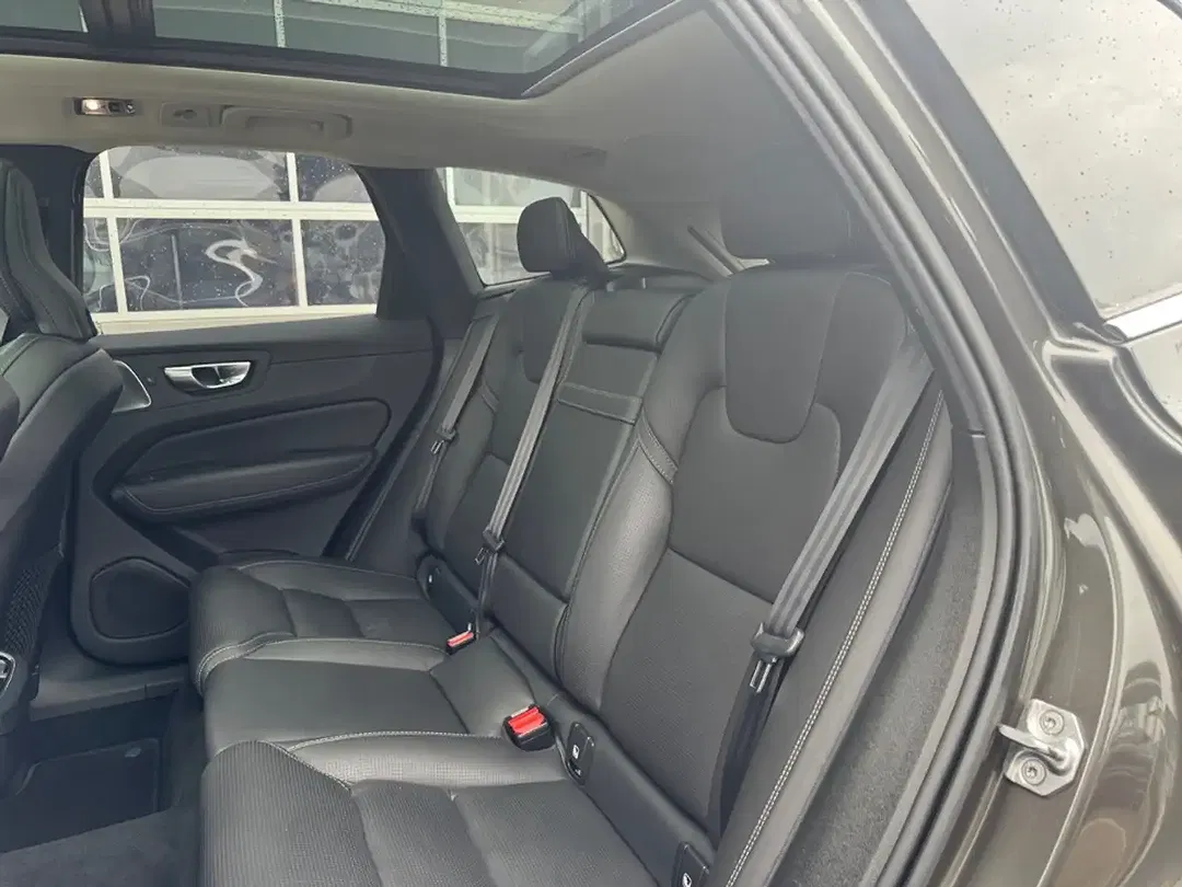 Volvo XC60 B5 AWD Inscription - Thumbnail 11