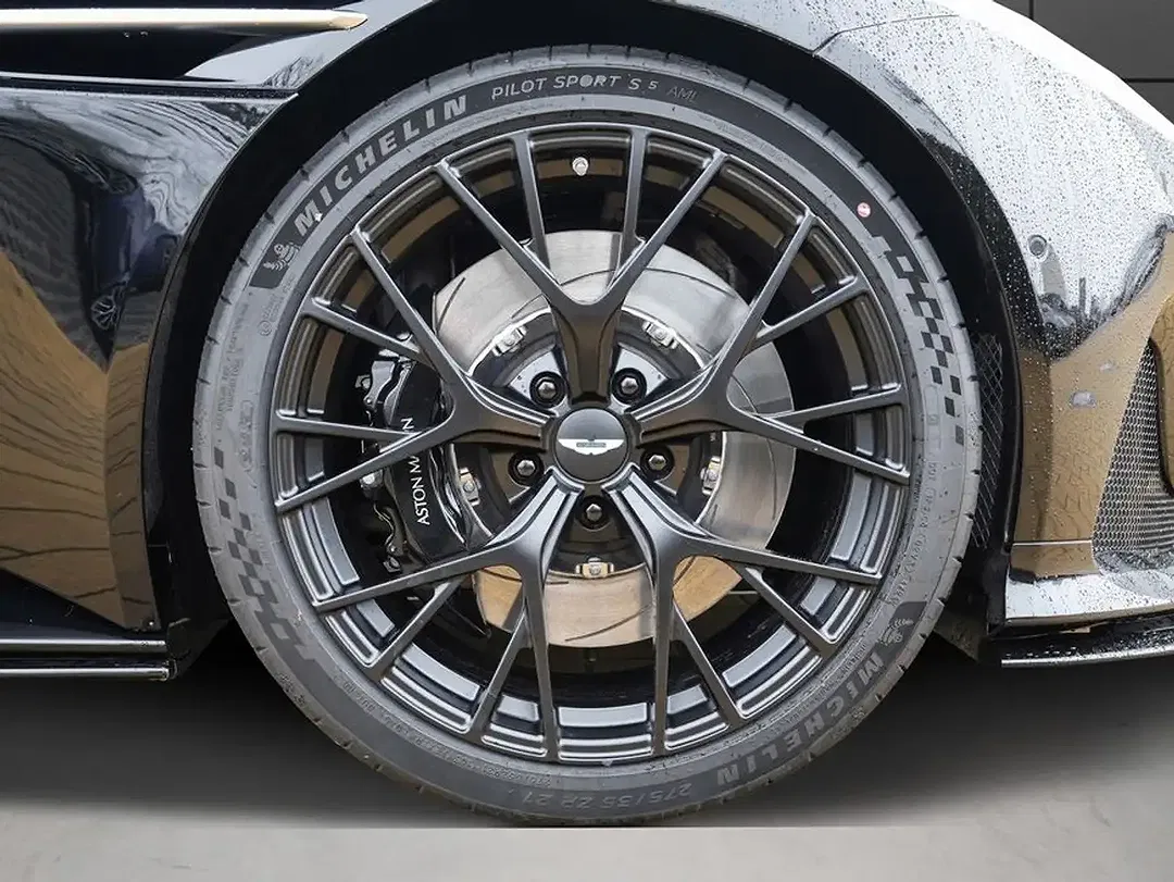 Aston Martin DB12 Volante - Thumbnail 4