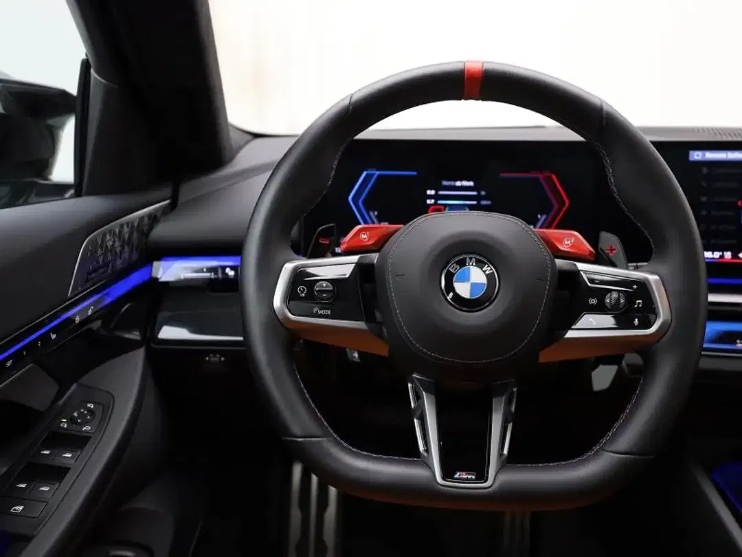 BMW M5 - Thumbnail 8