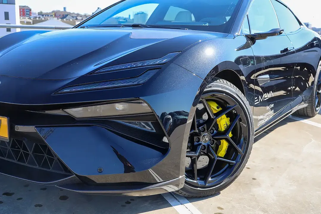 Lotus Emeya R - foto 2
