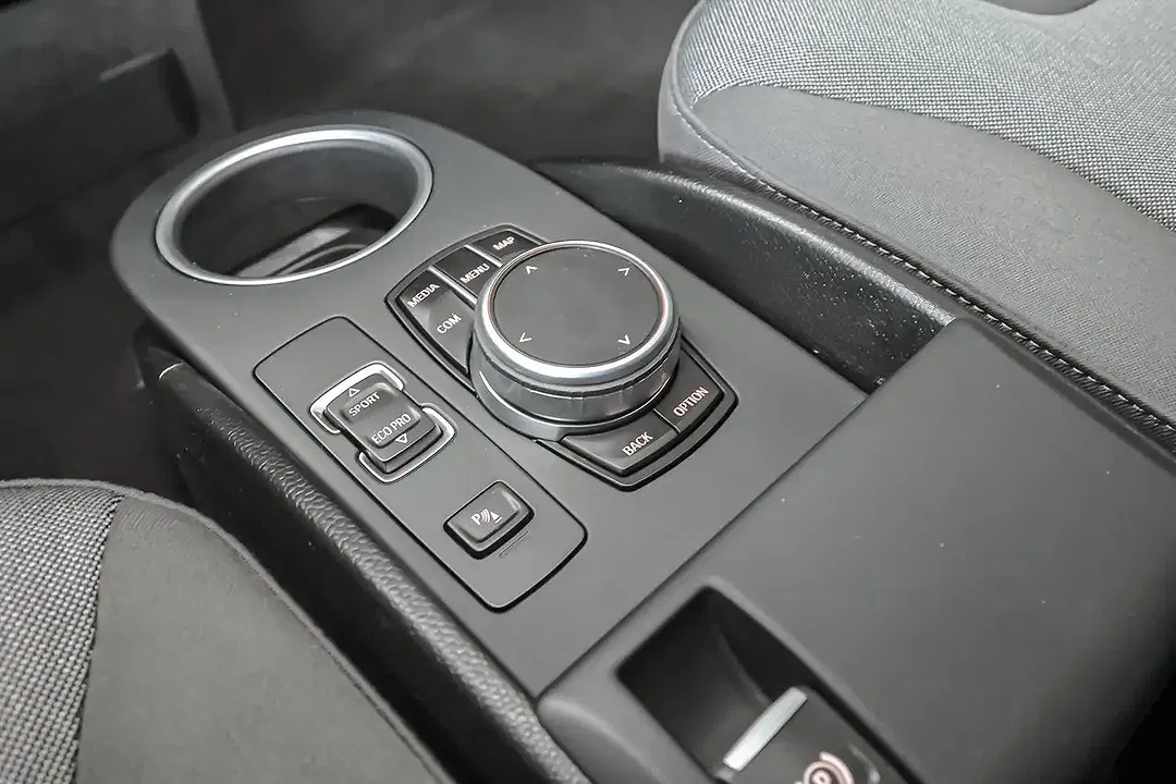 BMW i3 - Thumbnail 6