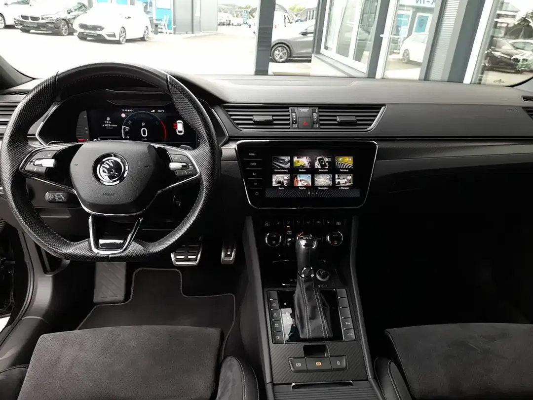 Skoda Superb PHEV DSG Combi Sportline - Thumbnail 3
