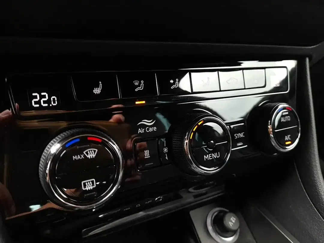 Skoda Superb PHEV DSG Combi Sportline - Thumbnail 7