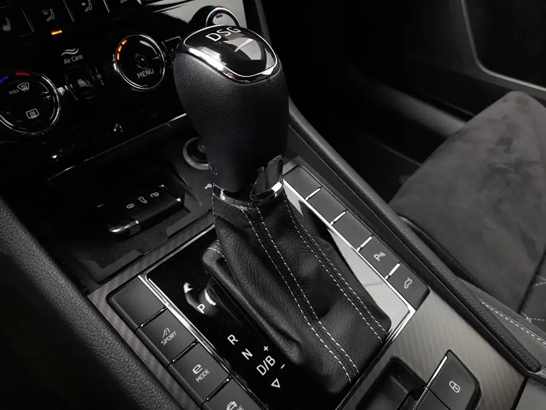 Skoda Superb PHEV DSG Combi Sportline - Thumbnail 8