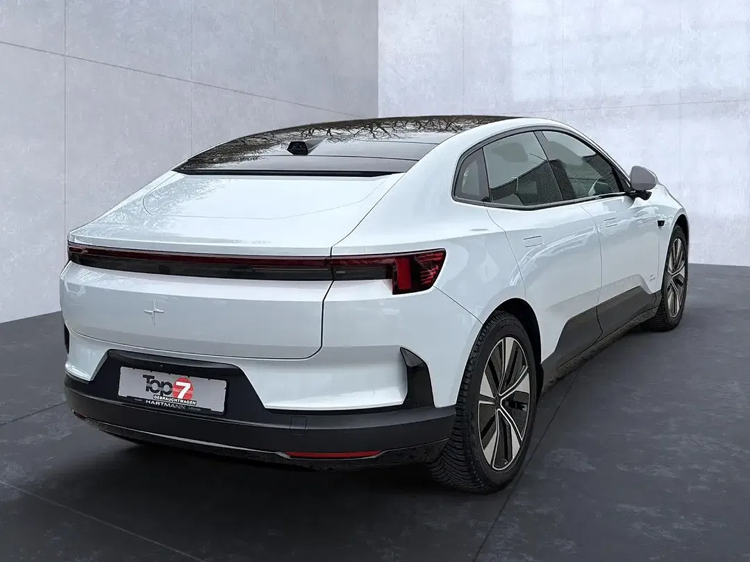 Polestar 4 Long Range - Thumbnail 3