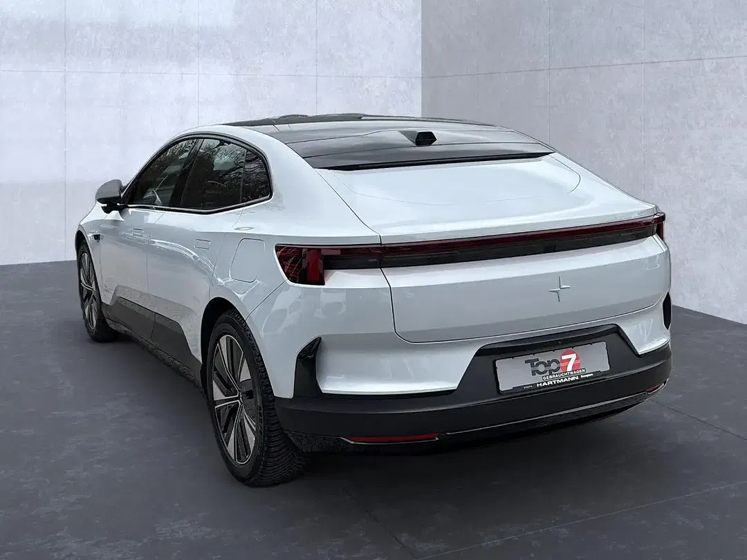 Polestar 4 Long Range - Thumbnail 4