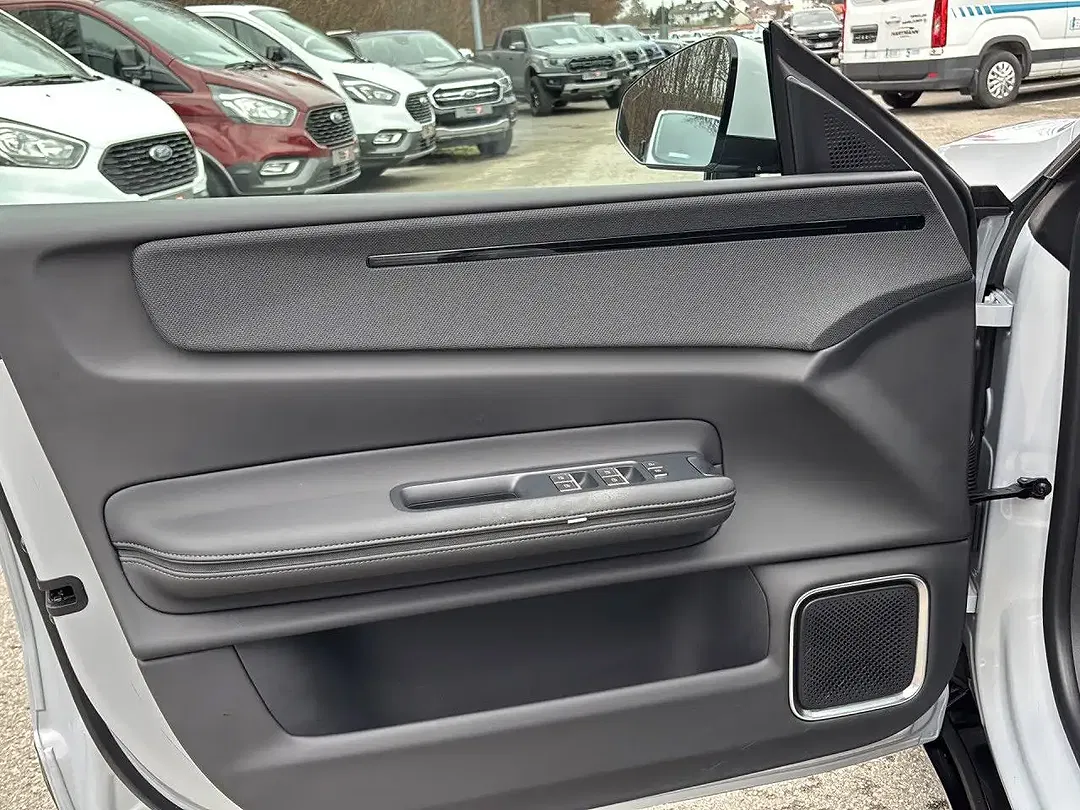 Polestar 4 Long Range - Thumbnail 9