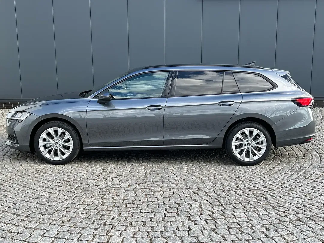 Skoda Superb 2.0 TDI DSG Combi Selection - foto 2