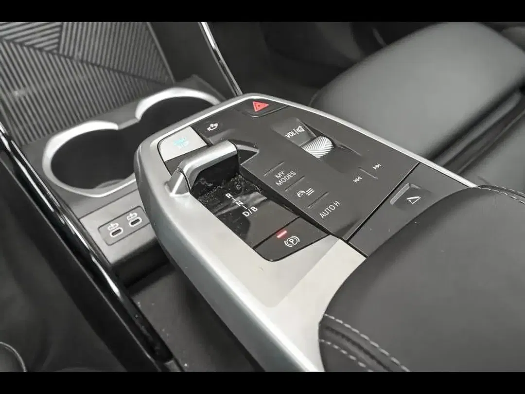 BMW iX2 M - Thumbnail 6