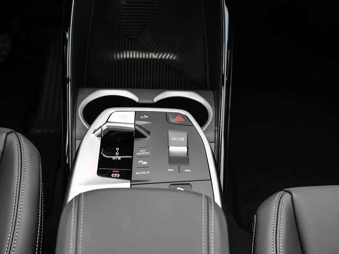 BMW iX1 eDrive xLine - Thumbnail 11