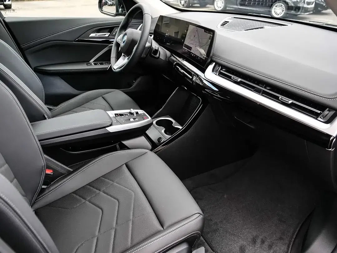 BMW iX1 eDrive xLine - Thumbnail 13