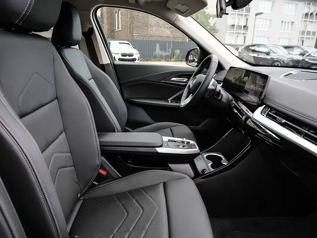 BMW iX1 eDrive xLine - Thumbnail 14