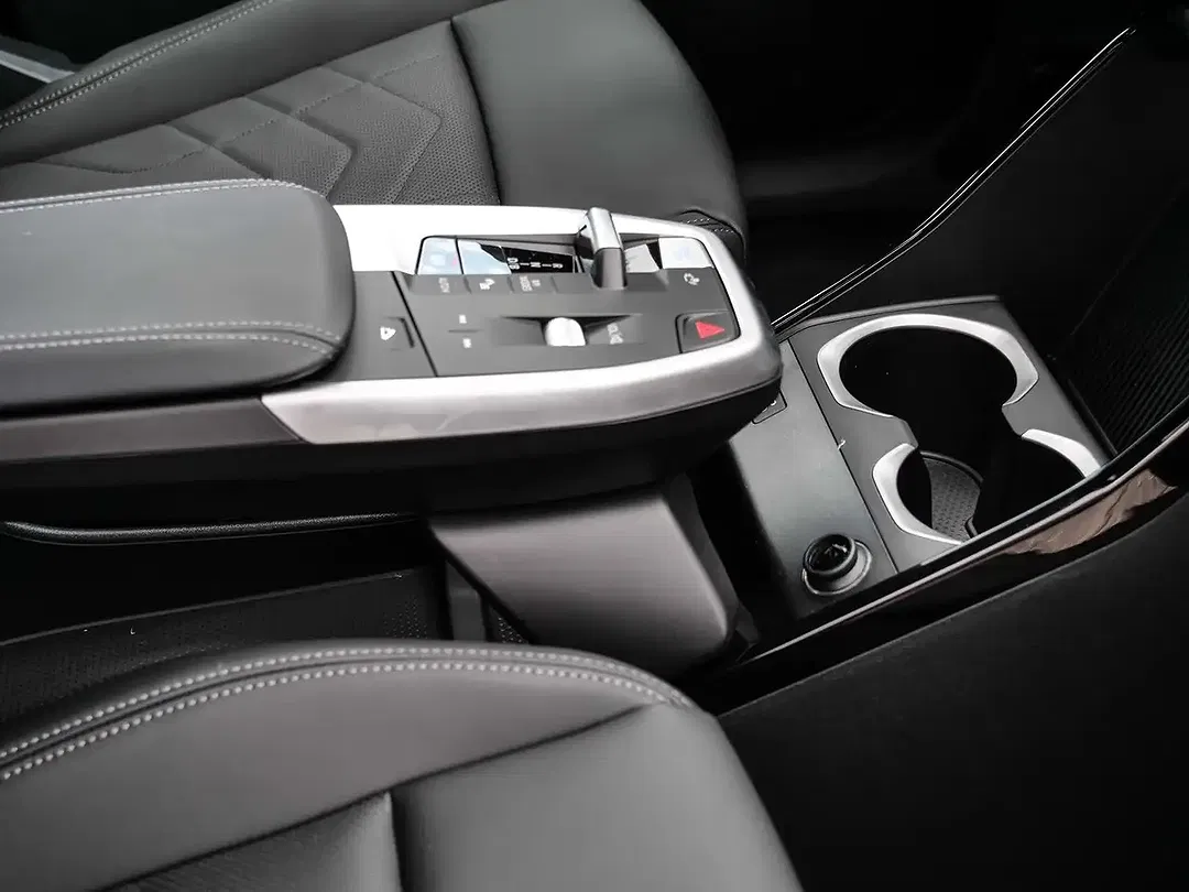 BMW iX1 eDrive xLine - Thumbnail 16