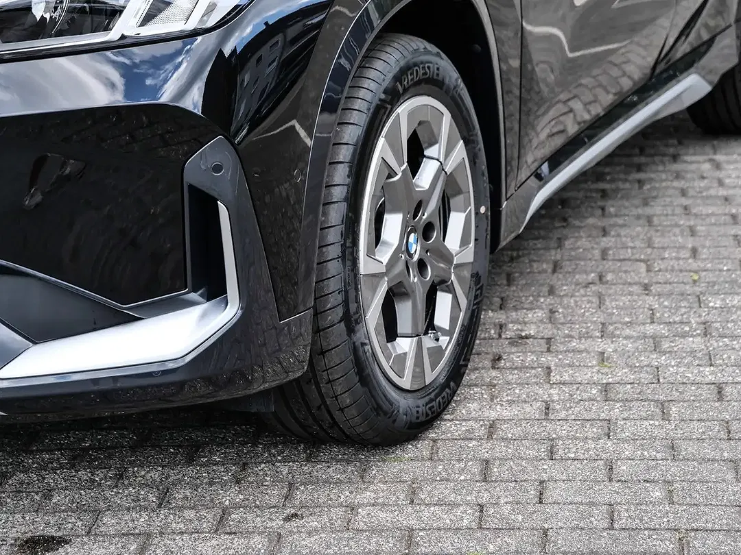 BMW iX1 eDrive xLine - Thumbnail 3