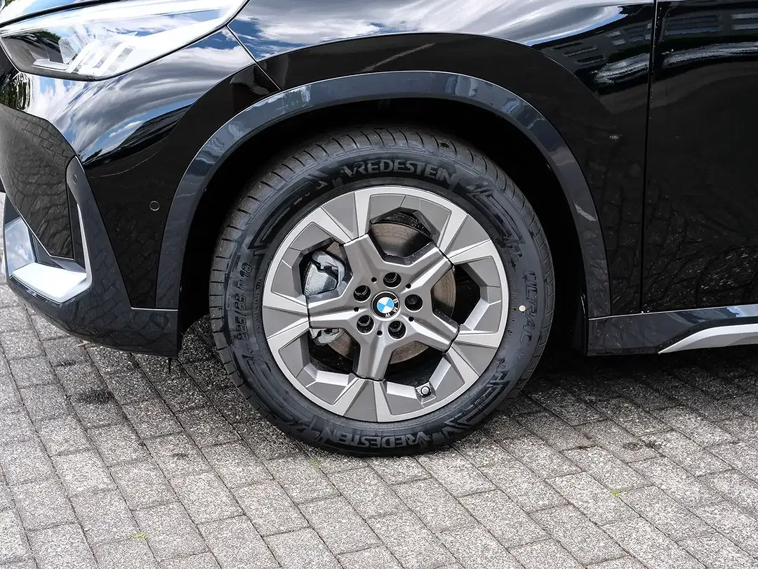 BMW iX1 eDrive xLine - Thumbnail 4