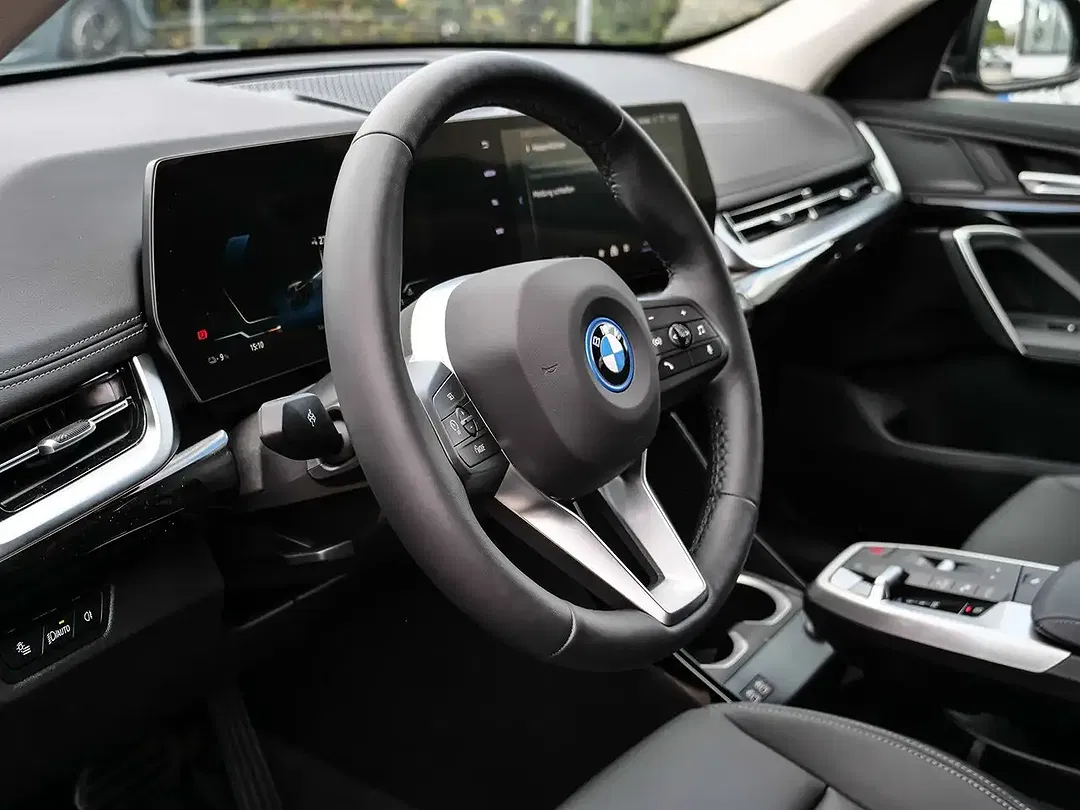 BMW iX1 eDrive xLine - Thumbnail 5