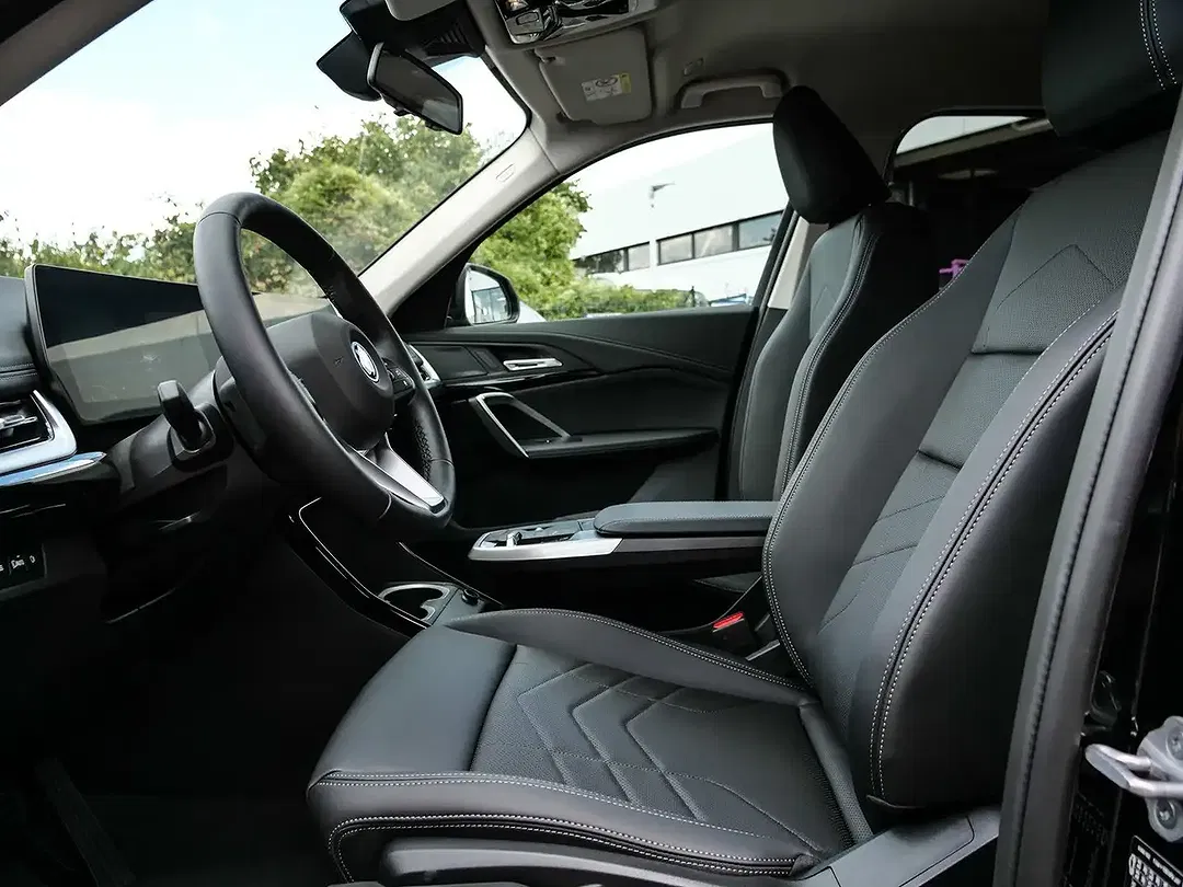 BMW iX1 eDrive xLine - Thumbnail 6