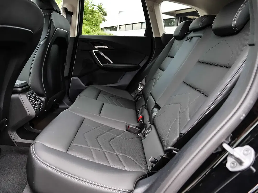 BMW iX1 eDrive xLine - Thumbnail 8
