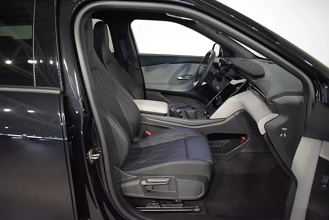 Ford Explorer Select - Thumbnail 9
