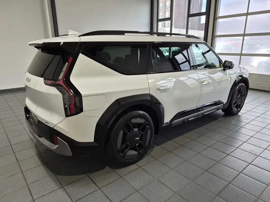 Kia EV9 GT-Line Launch Edition - Thumbnail 5