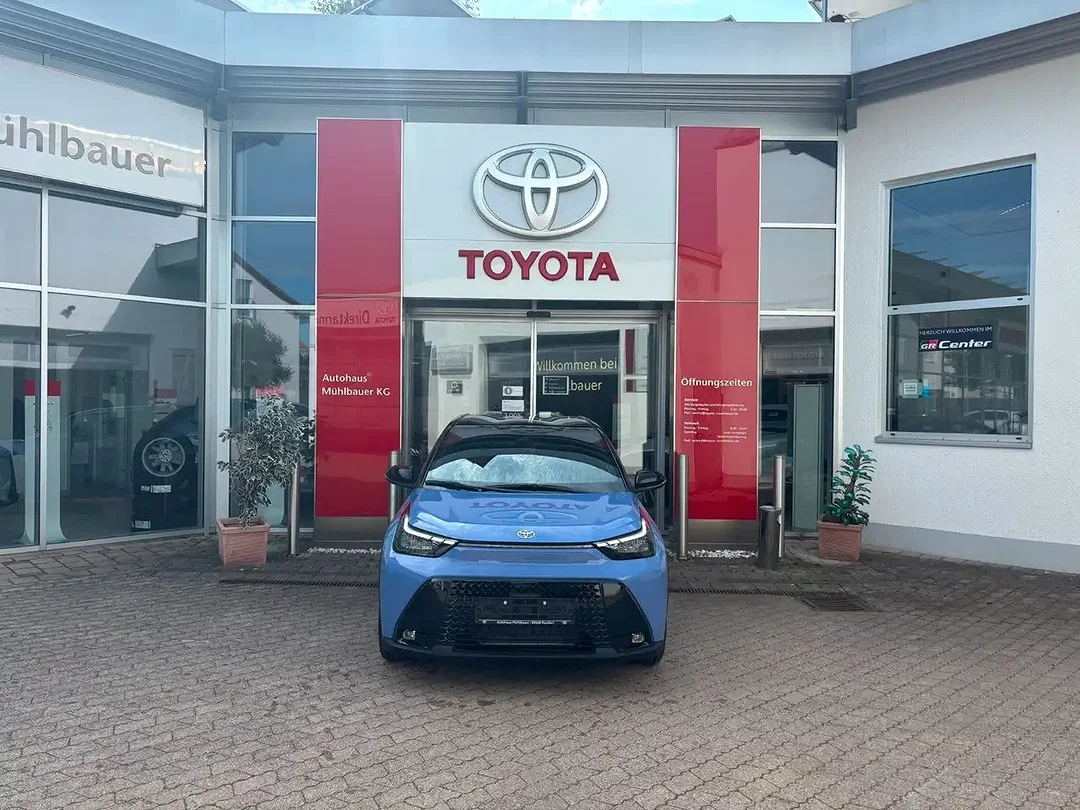 Toyota Aygo Hybrid Teamplayer - Afbeelding 1