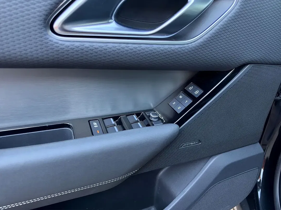 Land Rover Range Rover Velar R-Dynamic SE - Thumbnail 10