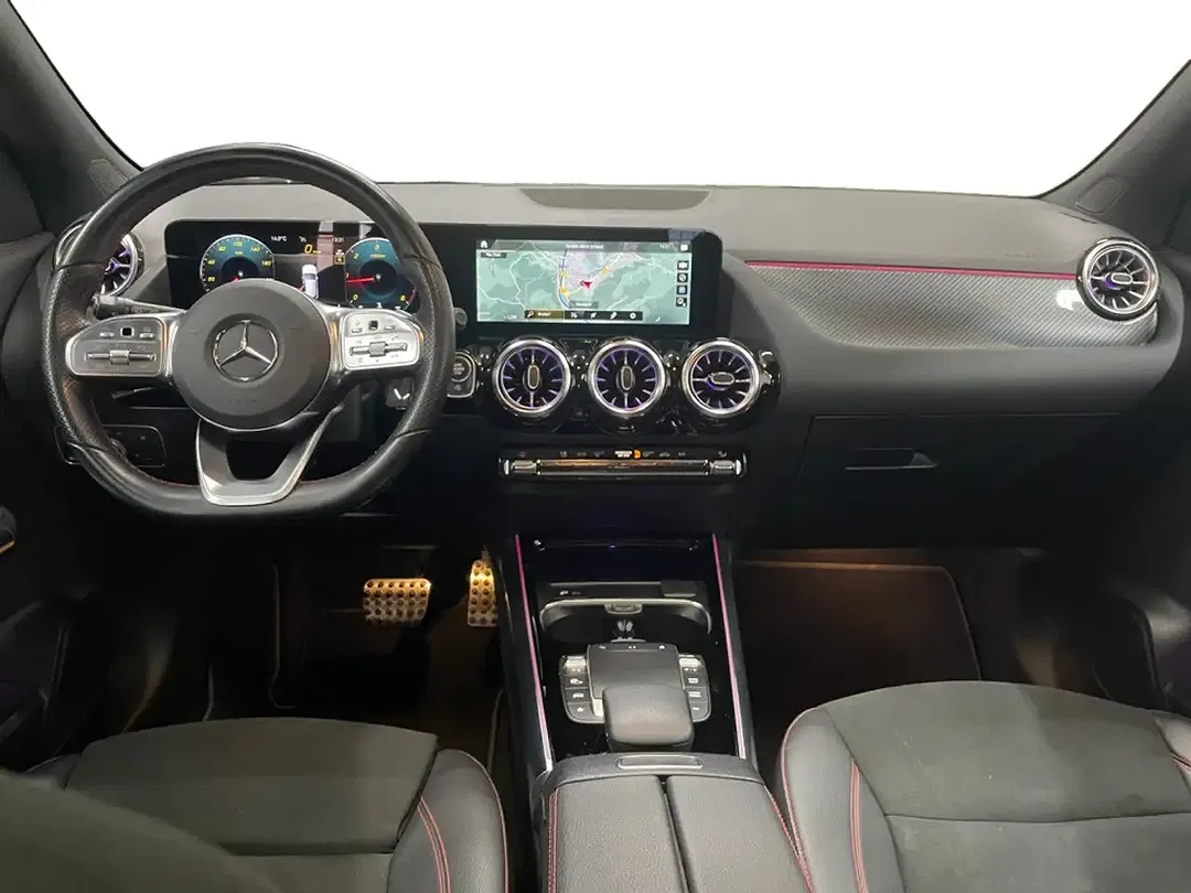 Mercedes-Benz GLA 220 4MATIC AMG MBUX - Thumbnail 4