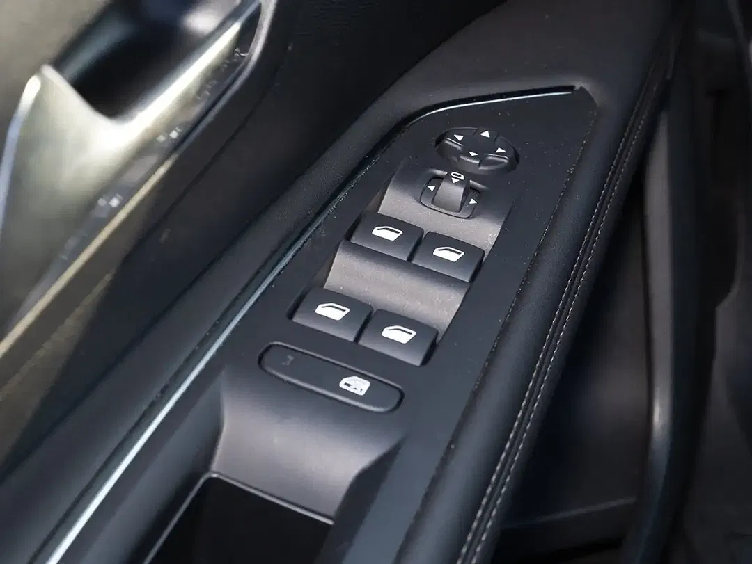 Peugeot 3008 GT - Thumbnail 5
