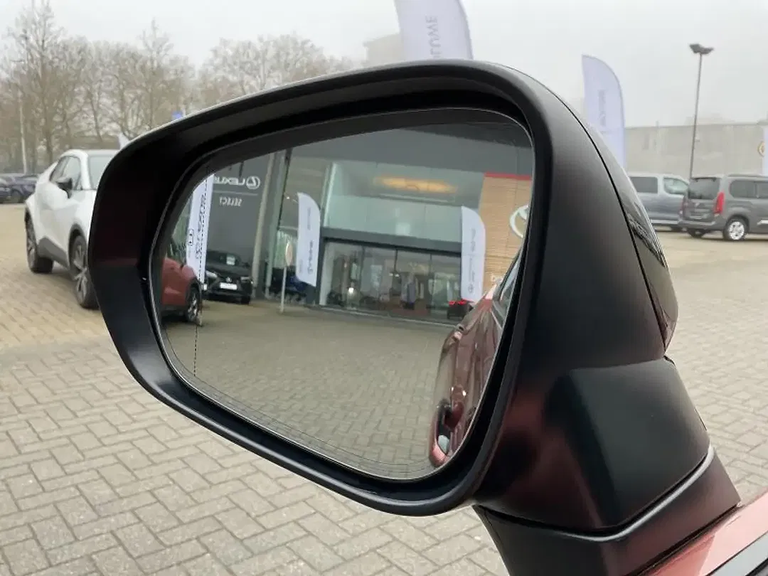 Lexus RZ - Thumbnail 24