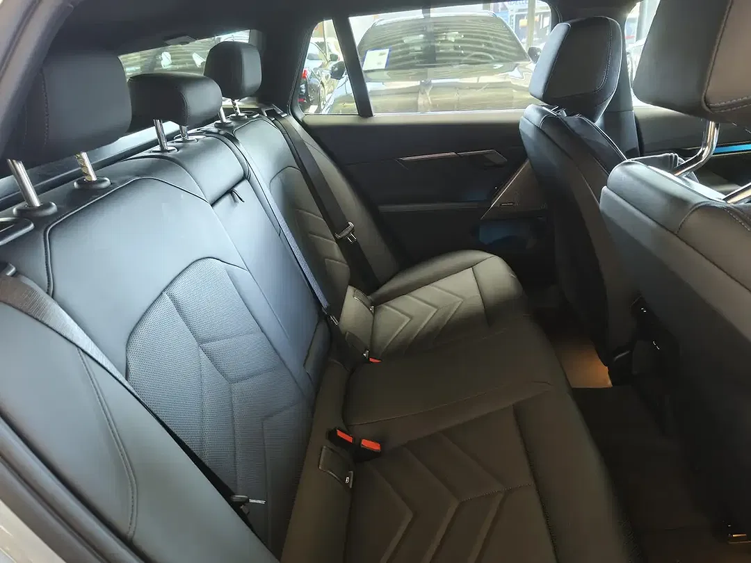 BMW 520 xDrive Touring M Sport - Thumbnail 13