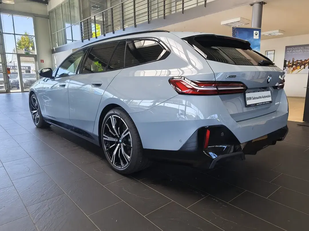 BMW 520 xDrive Touring M Sport - Thumbnail 4