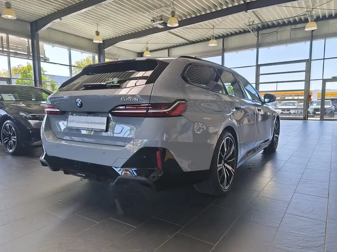 BMW 520 xDrive Touring M Sport - Thumbnail 7