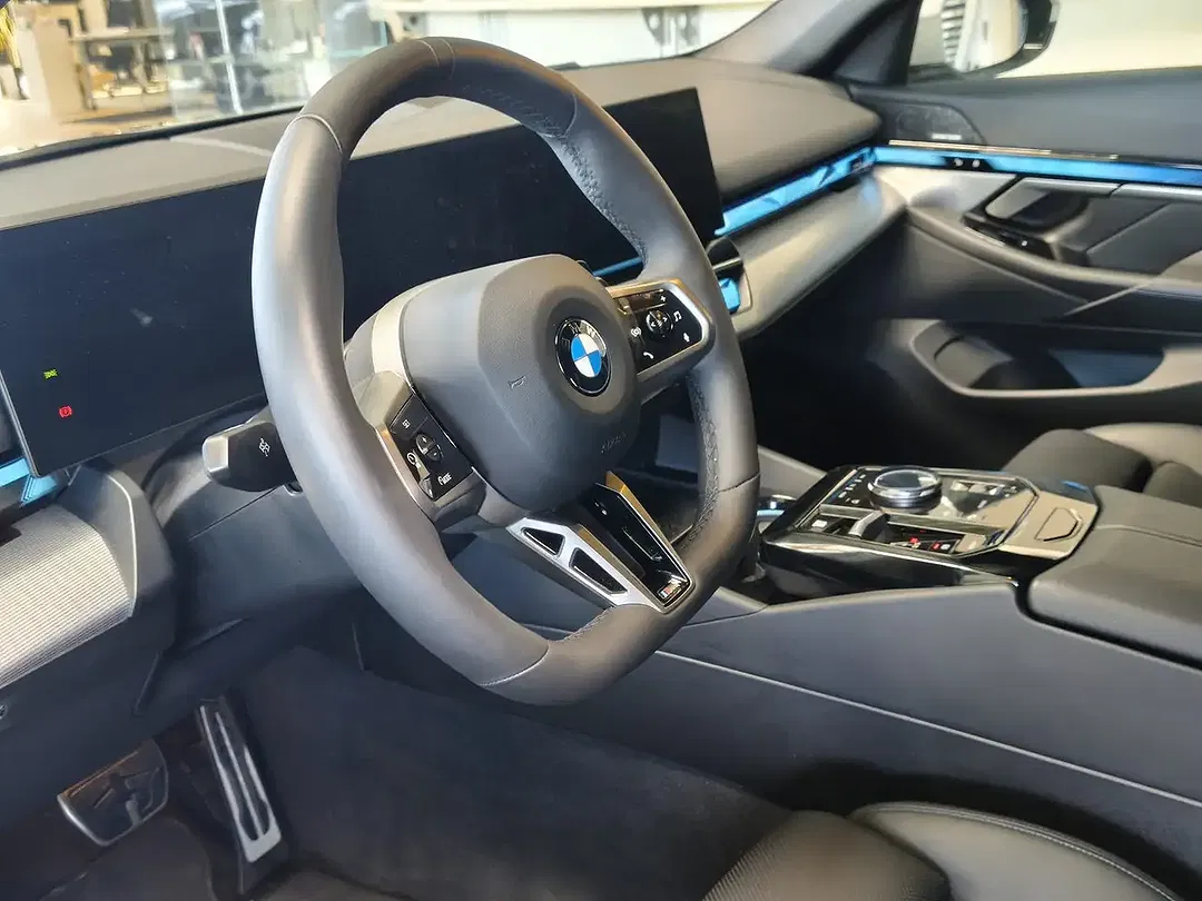 BMW 520 xDrive Touring M Sport - Thumbnail 8