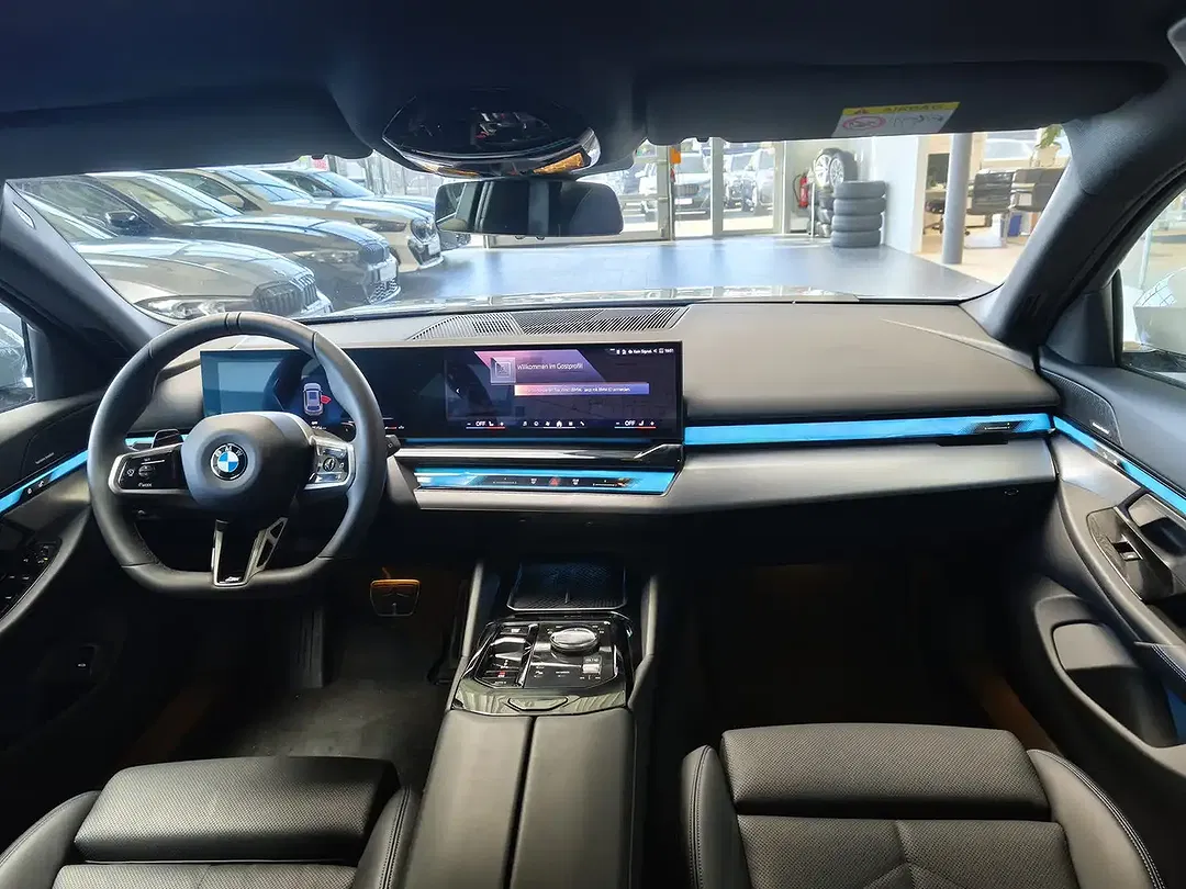 BMW 520 xDrive Touring M Sport - Thumbnail 9