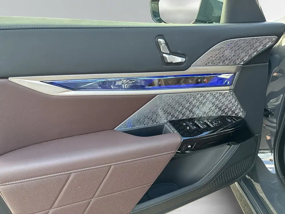 BMW 750 xDrive M - Thumbnail 9