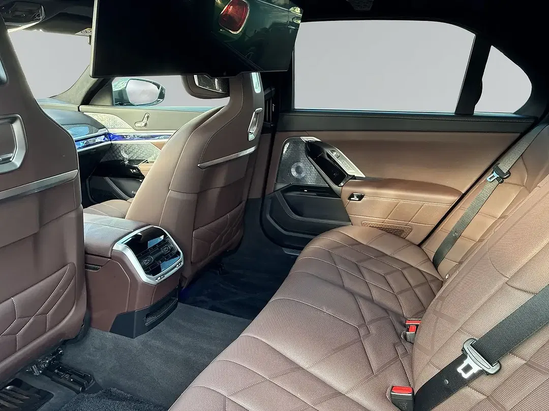 BMW 750 xDrive M - Thumbnail 10