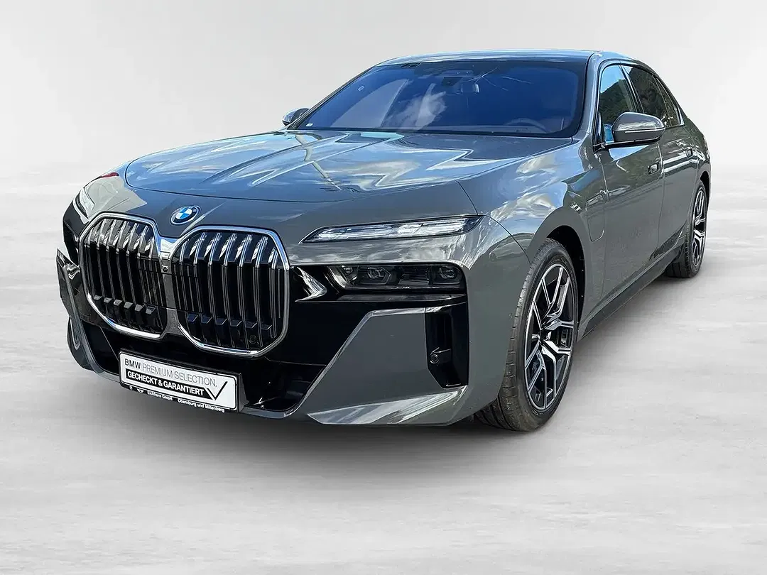 BMW 750 xDrive M - foto 1
