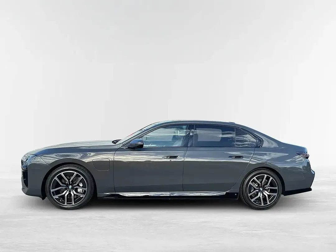 BMW 750 xDrive M - Thumbnail 3