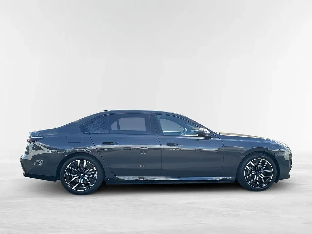 BMW 750 xDrive M - Thumbnail 6