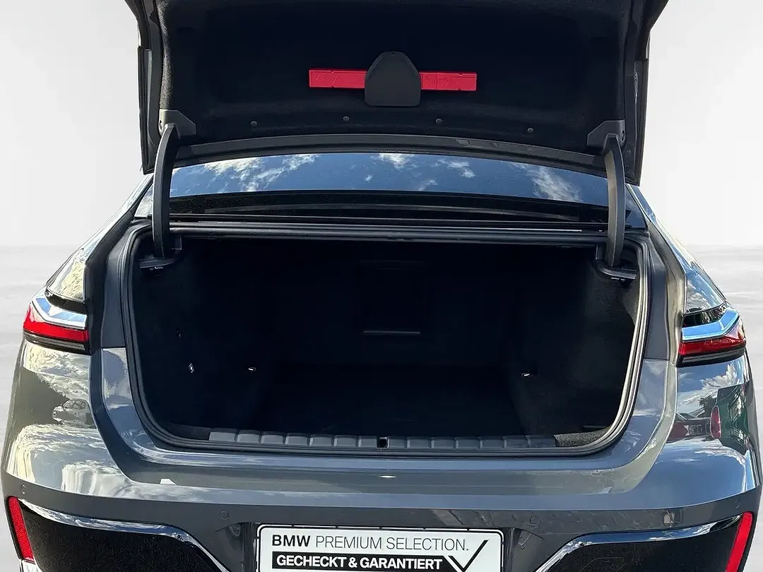 BMW 750 xDrive M - Thumbnail 7