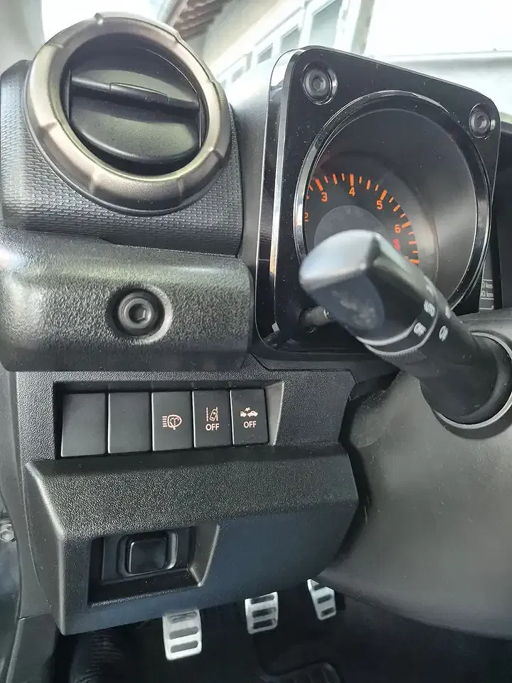 Suzuki Jimny 1.5 AllGrip Comfort+ - foto 15