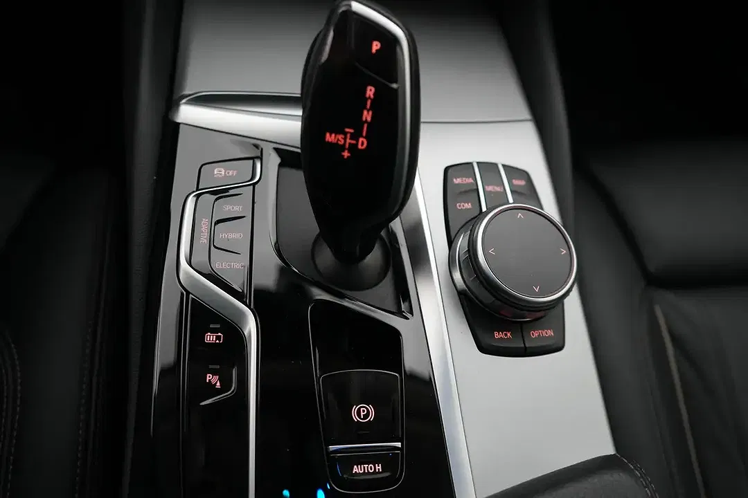 BMW 530 PHEV xDrive Touring Business - Thumbnail 18