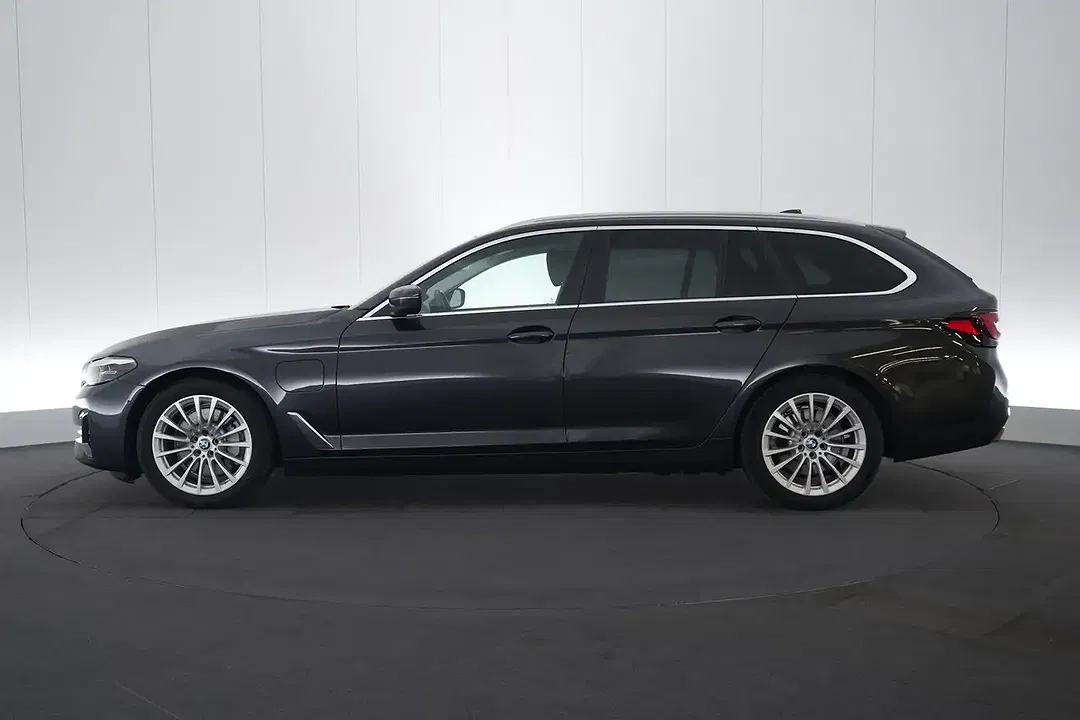 BMW 530 PHEV xDrive Touring Business - Thumbnail 3