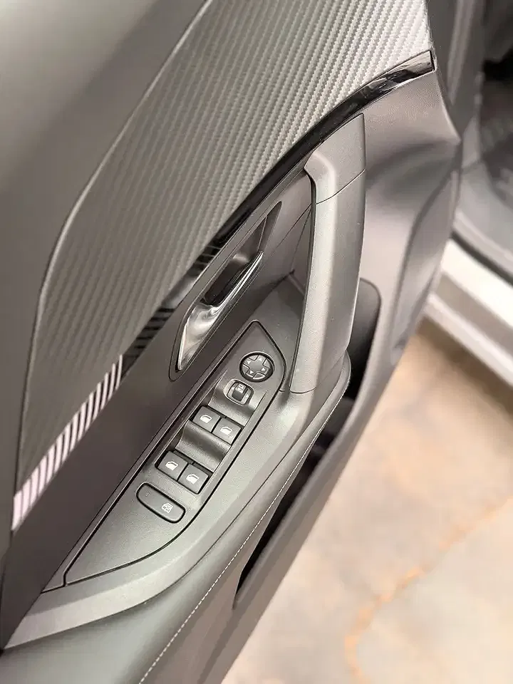 Peugeot 2008 145 Hybrid MHEV Allure - Thumbnail 12