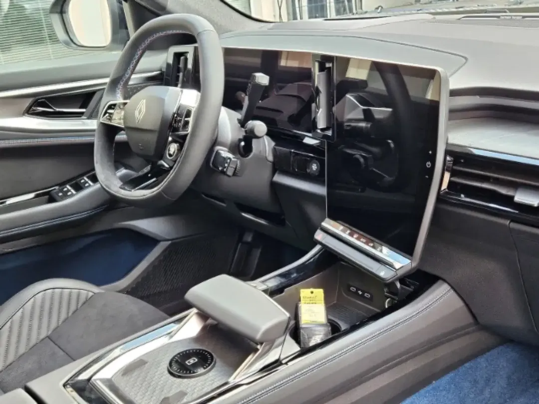 Renault Rafale E-Tech PHEV 4x4 - Thumbnail 9